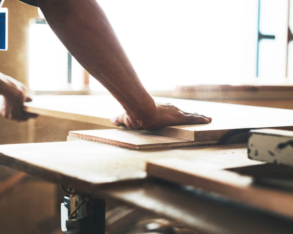 Me.Ge.Bat : Respect de l’environnement : choix de produits performants sur le plan énergétique et mise en décharge de vos anciennes menuiseries pour permettre le tri et le recyclage.